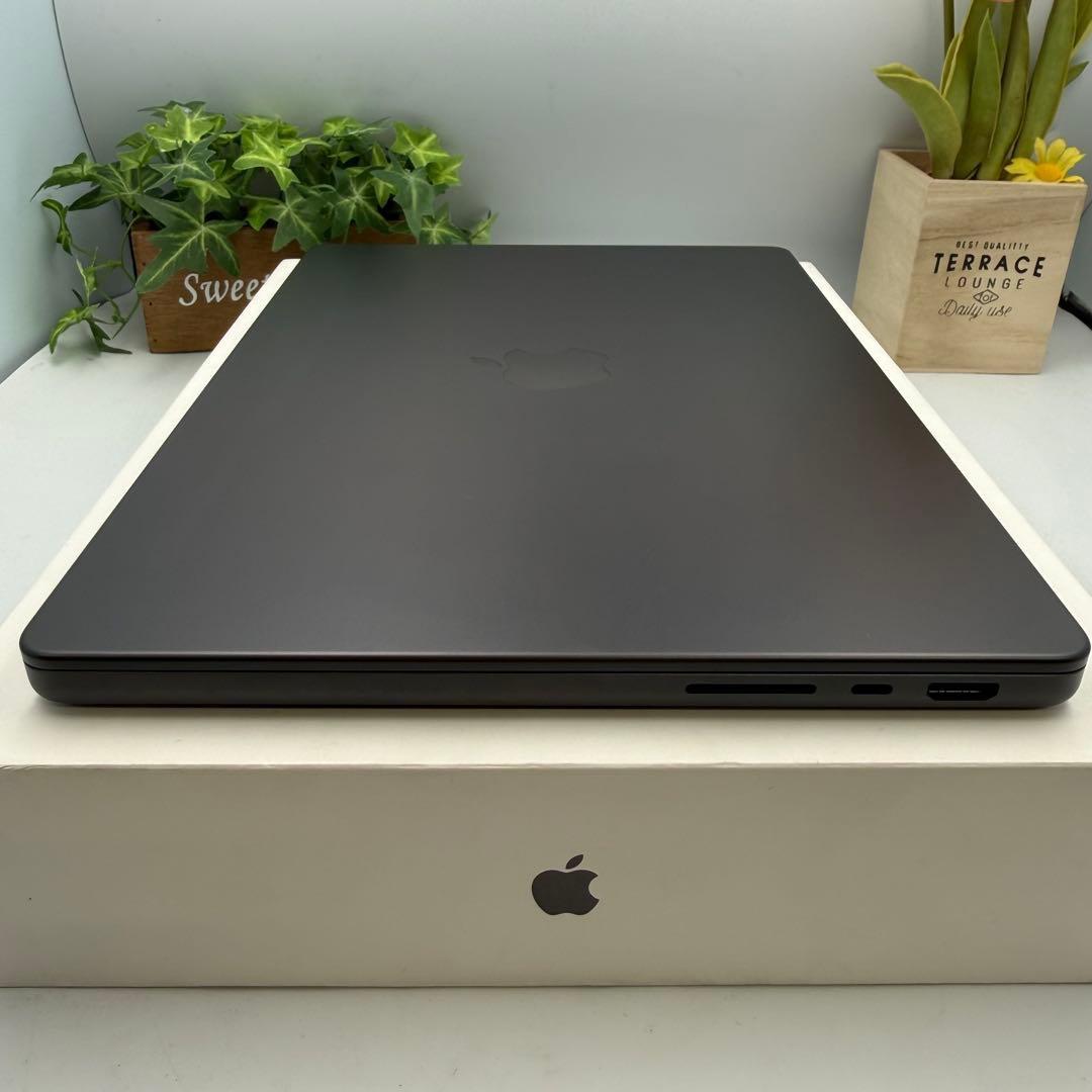 MacBook Pro M4 14インチ 2024 16GB / 512GB