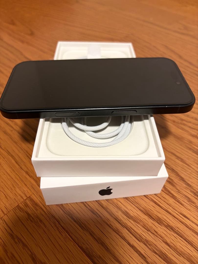 (美品) iPhone 16 128GB ブラック