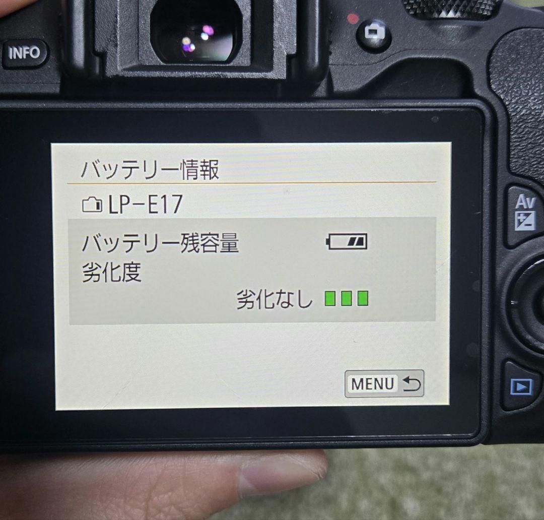 【中古】Canon EOS Kiss X9 デジタル一眼レフ　ダブルズームキット