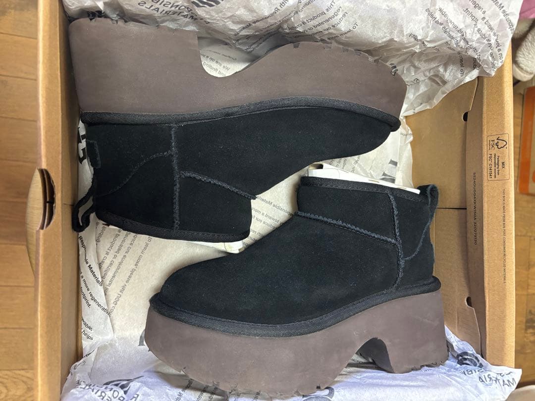 2月12日(木)まで　期間限定お値下げ　 UGG アグ　厚底ムートンブーツ　黒