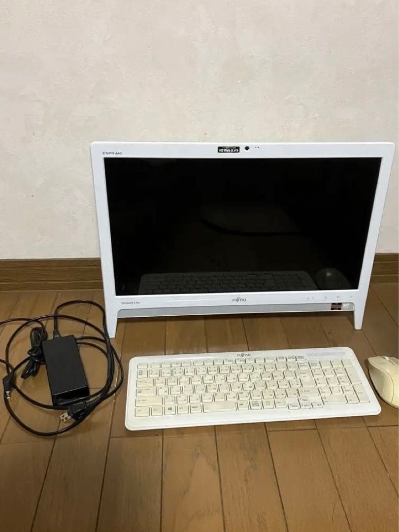 Fujitsu ESPRIMO ホワイト Windows 11