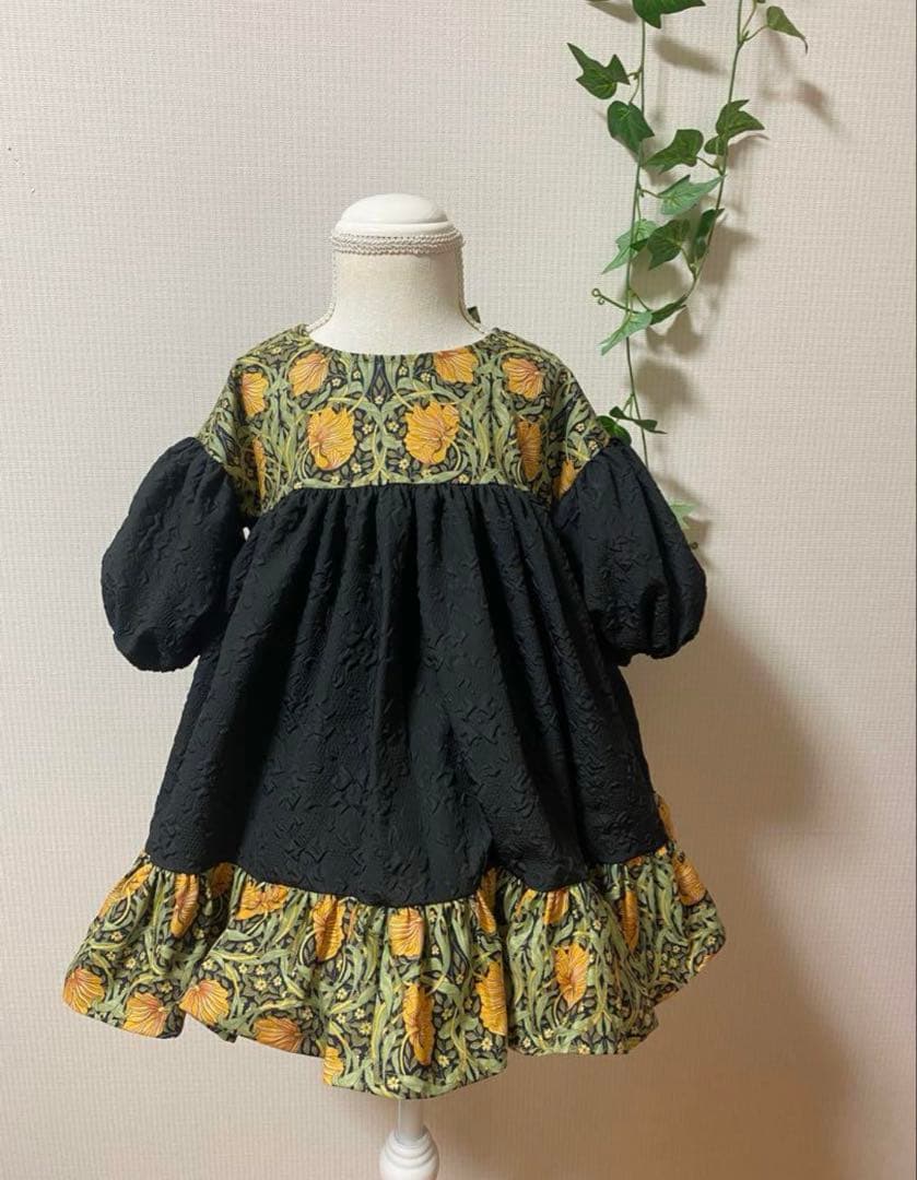 ハンドメイドフリルワンピース、ノースリーブワンピースつけ襟セットサイズ80.90