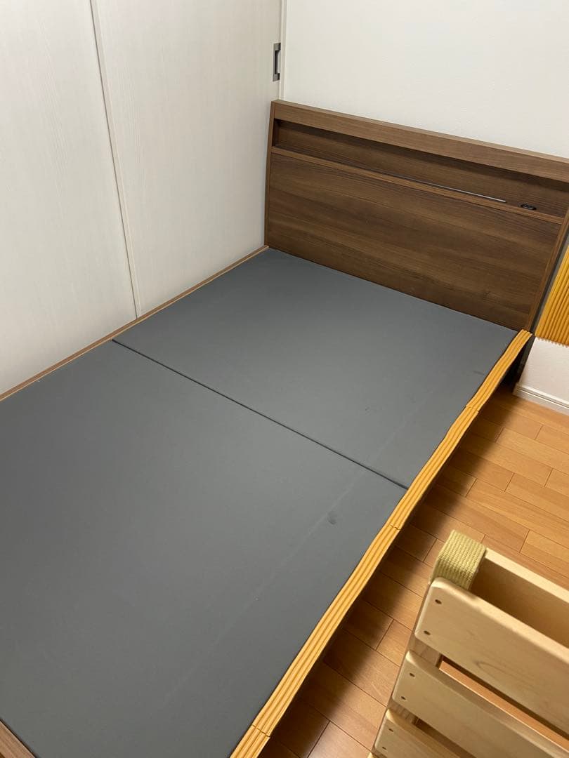 Simmons セミダブルベッドフレーム