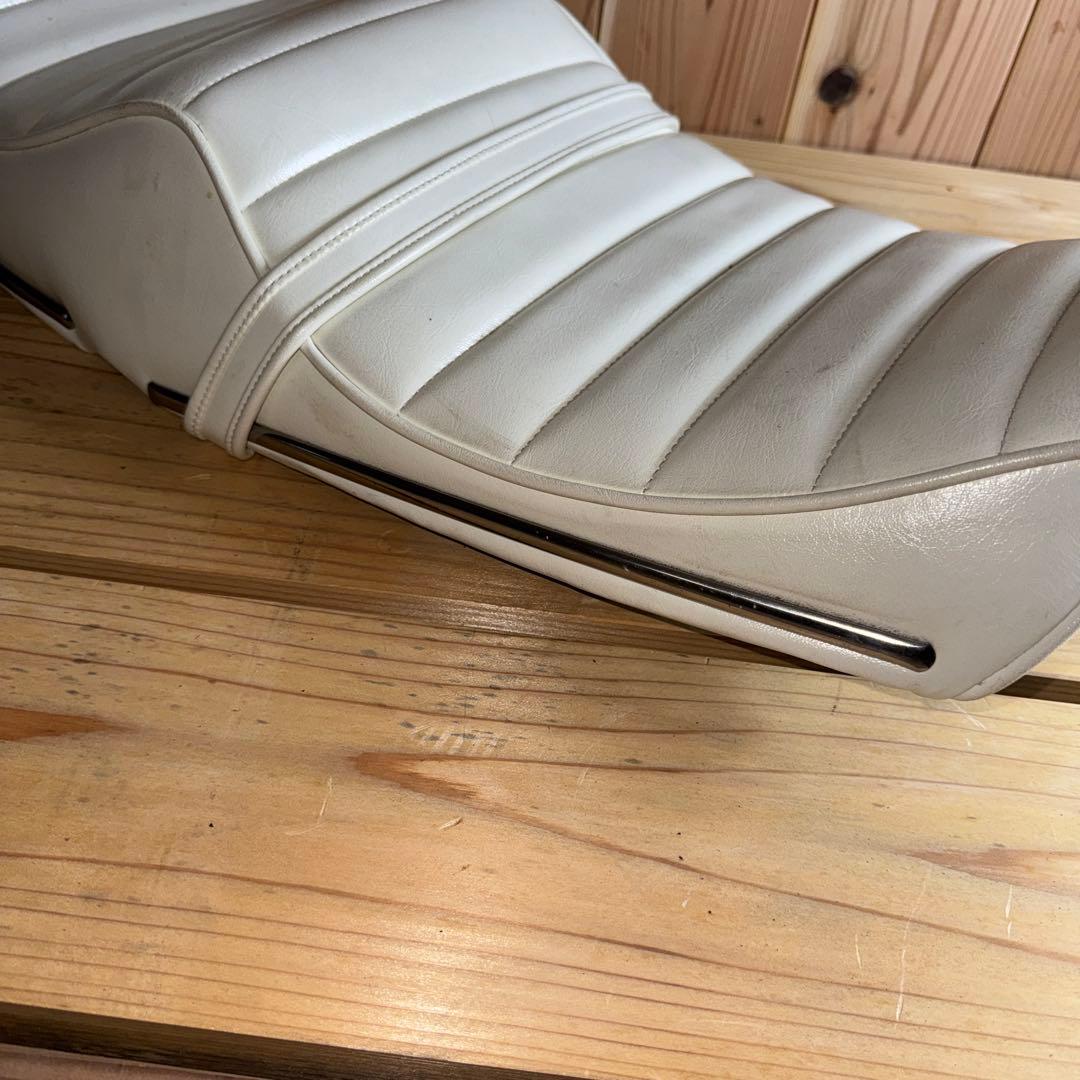 【希少当時物】 川口シート　gt380 サムアップ　鉄ベース　純正モール　①