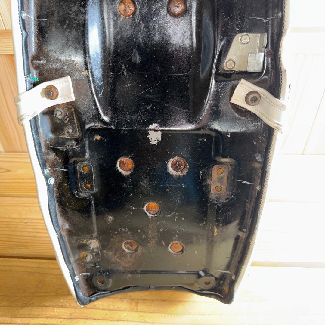 【希少当時物】 川口シート　gt380 サムアップ　鉄ベース　純正モール　①