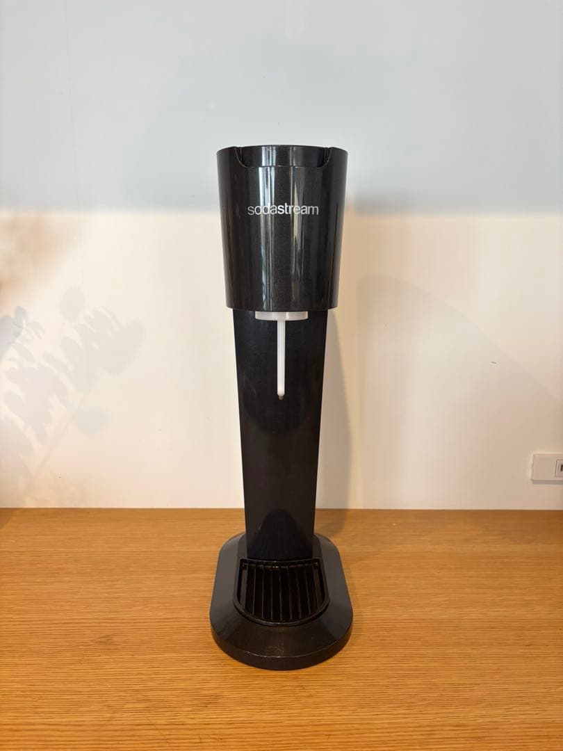 【新品ガスシリンダー2本付】Sodastream ソーダストリーム　ジェネシス