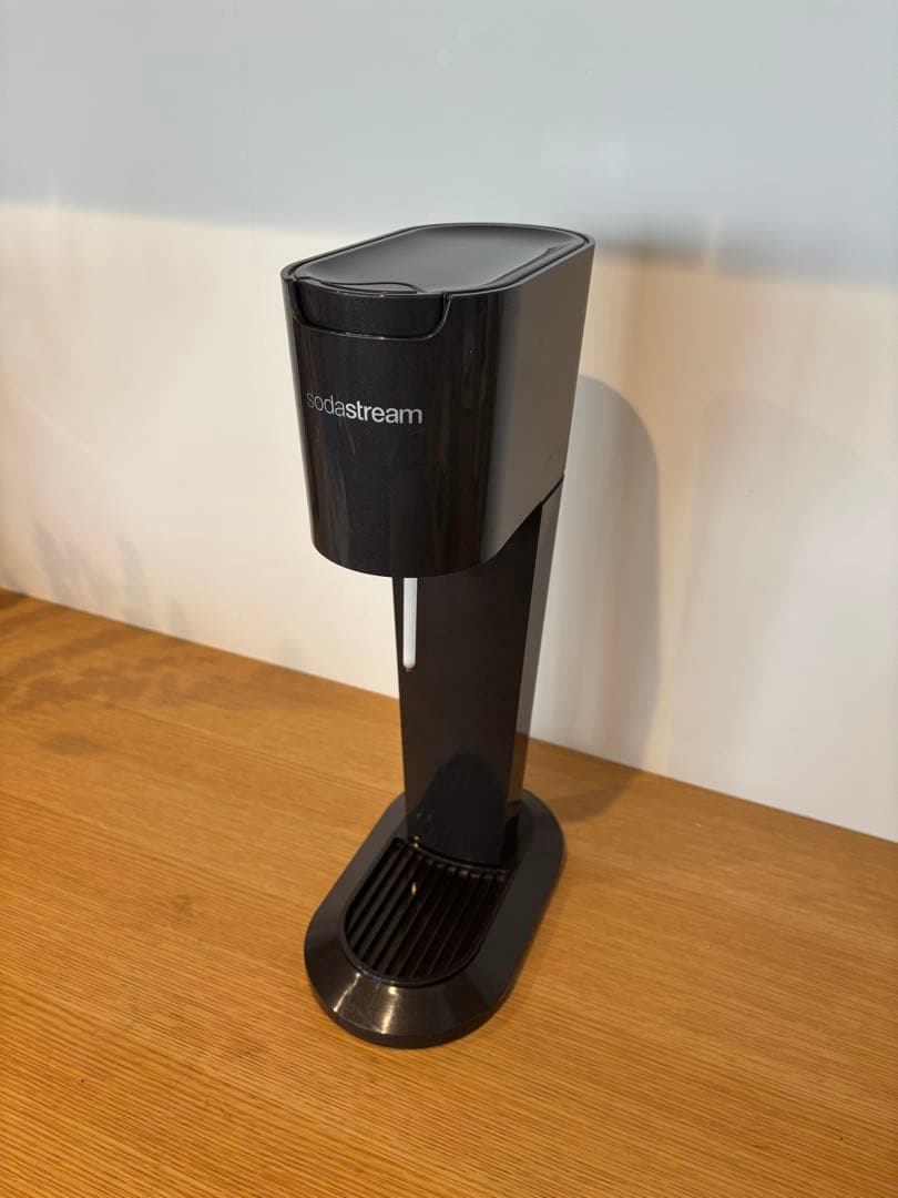 【新品ガスシリンダー2本付】Sodastream ソーダストリーム　ジェネシス