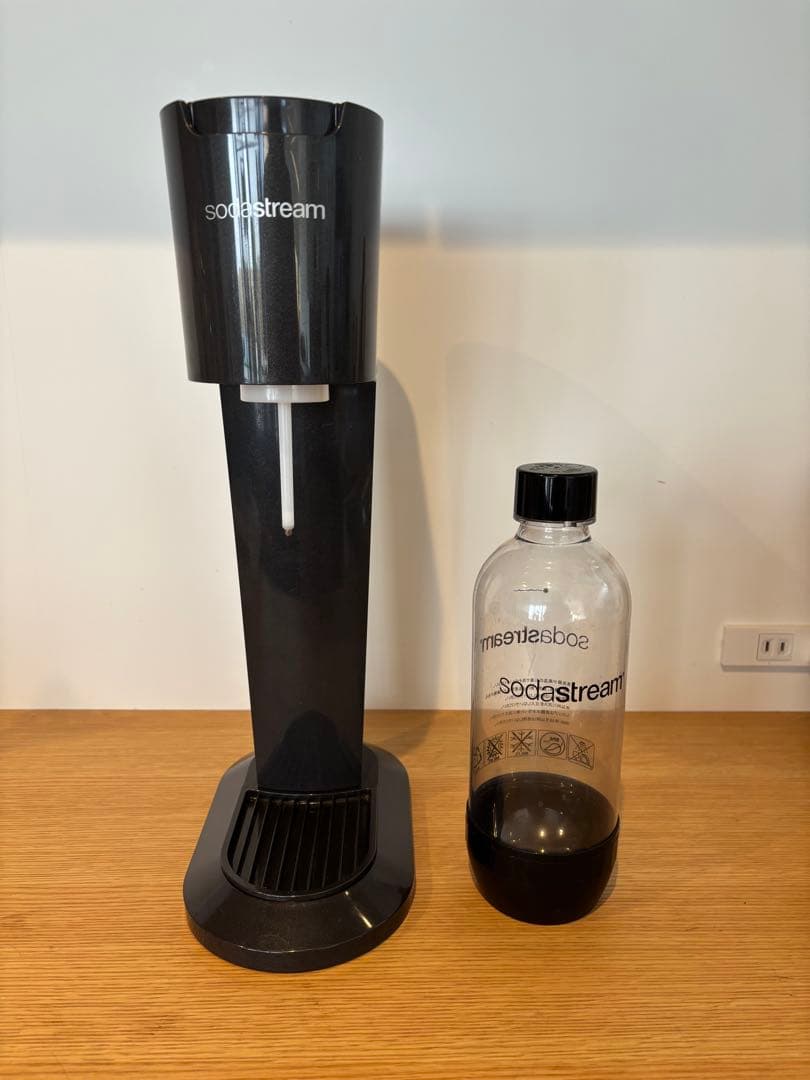 【新品ガスシリンダー2本付】Sodastream ソーダストリーム　ジェネシス
