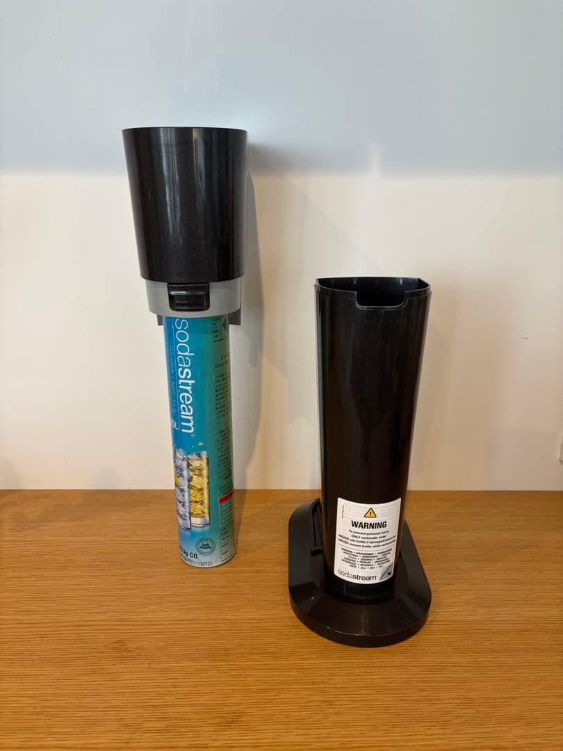 【新品ガスシリンダー2本付】Sodastream ソーダストリーム　ジェネシス