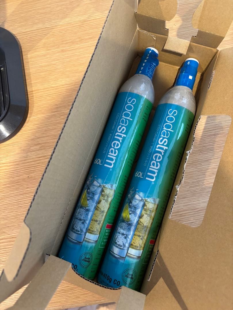 【新品ガスシリンダー2本付】Sodastream ソーダストリーム　ジェネシス