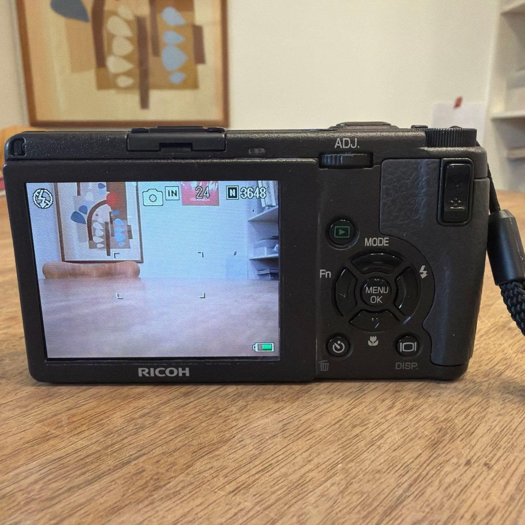 RICOH GR DIGITAL II コンパクトデジタルカメラと本のセット