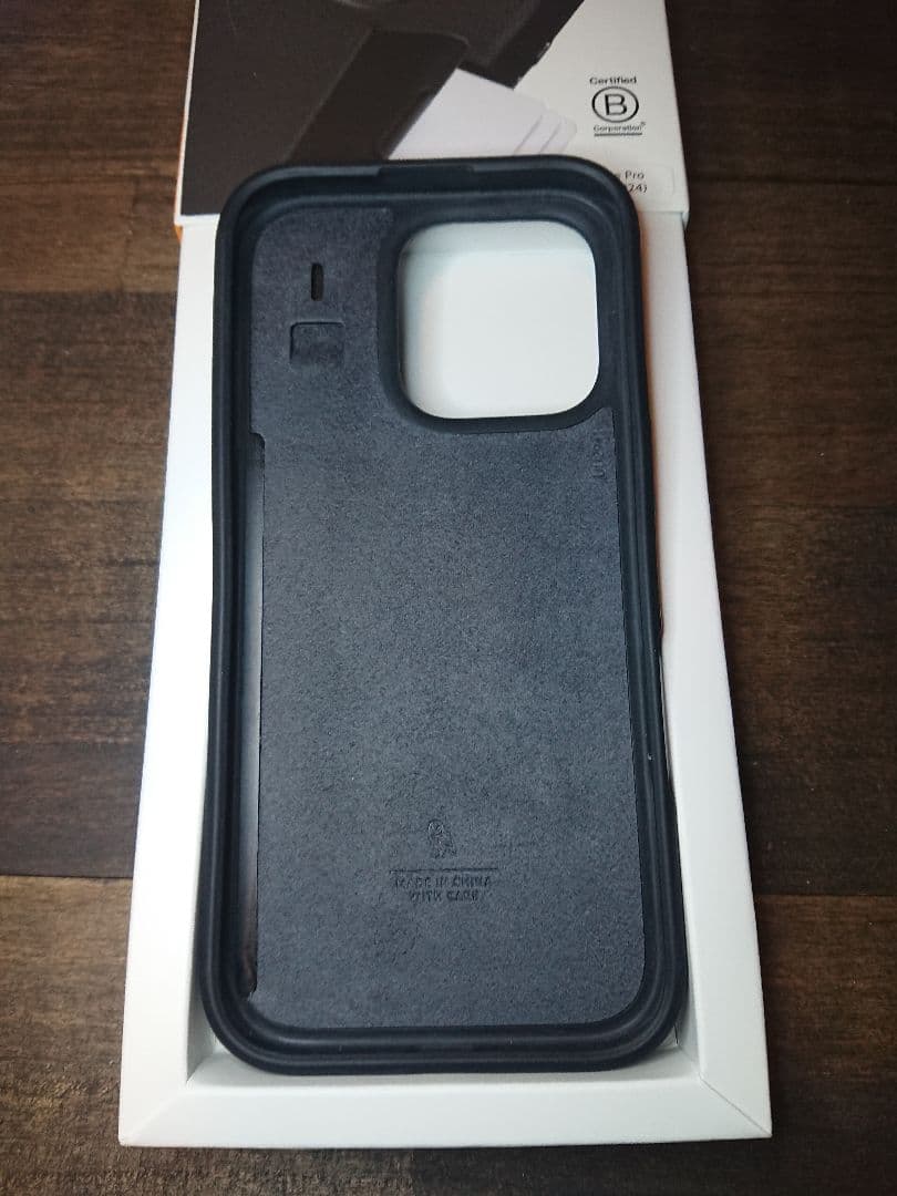 ベルロイ iPhone16pro phone case 3 card 新品