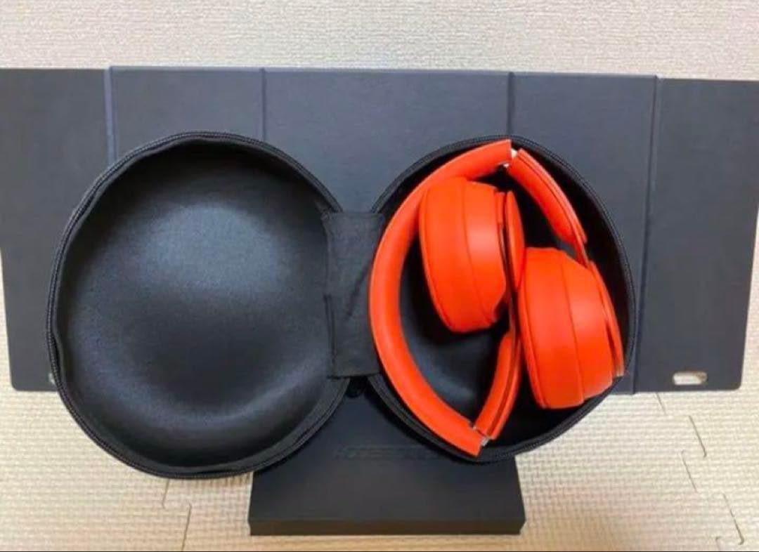 Beats Solo Pro ヘッドフォン　オレンジ