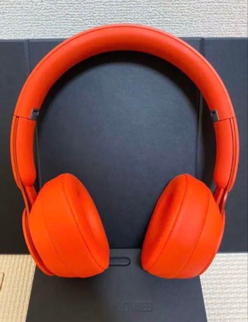 Beats Solo Pro ヘッドフォン　オレンジ
