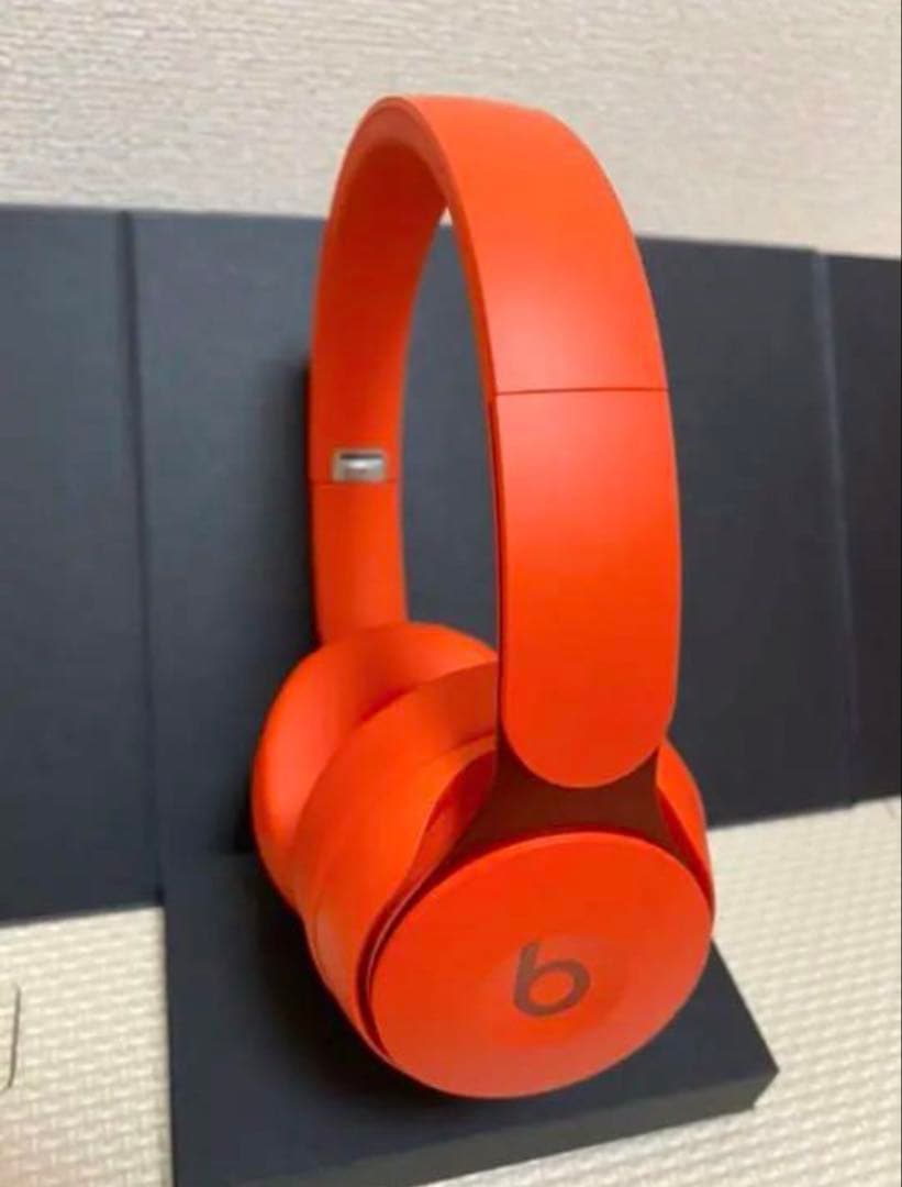 Beats Solo Pro ヘッドフォン　オレンジ