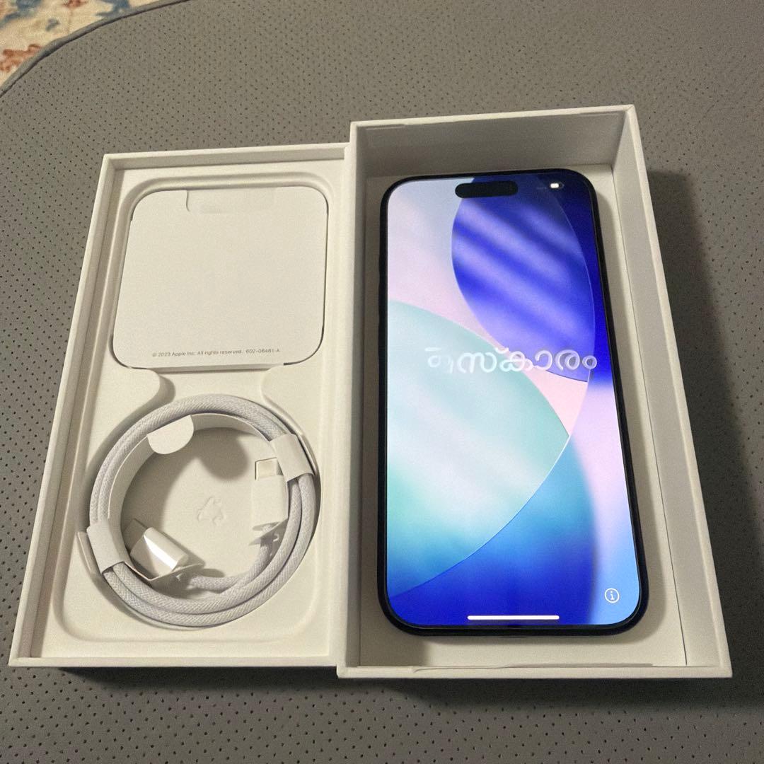 【美品】iPhone 15 Pro 256GBブラックチタニウム SIMフリー