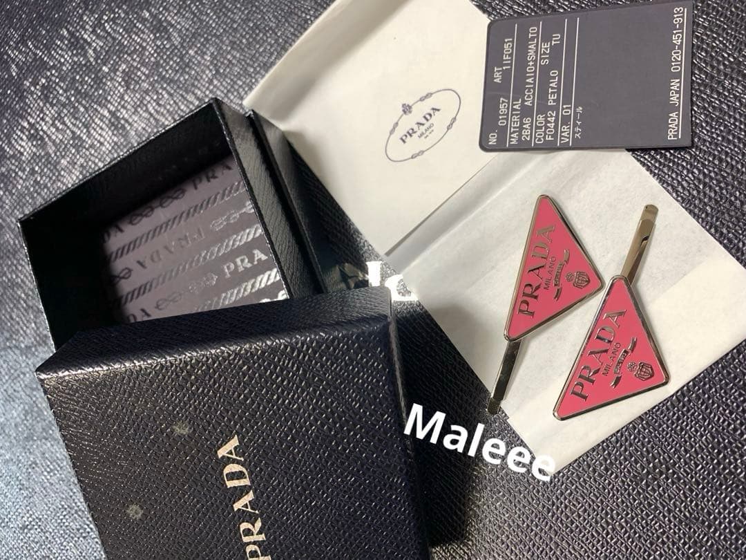 PRADA ピンク トライアングルヘアピン