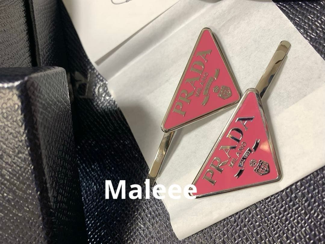 PRADA ピンク トライアングルヘアピン