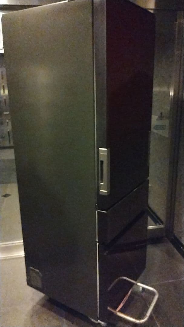 近隣地域無料配送★美品★自動製氷機能付きプラズマクラスター搭載4ドア大容量冷蔵庫