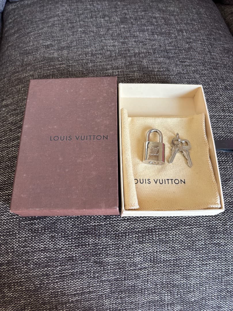 Louis Vuitton パドロック　南京錠　シルバー　箱付　未使用　美品