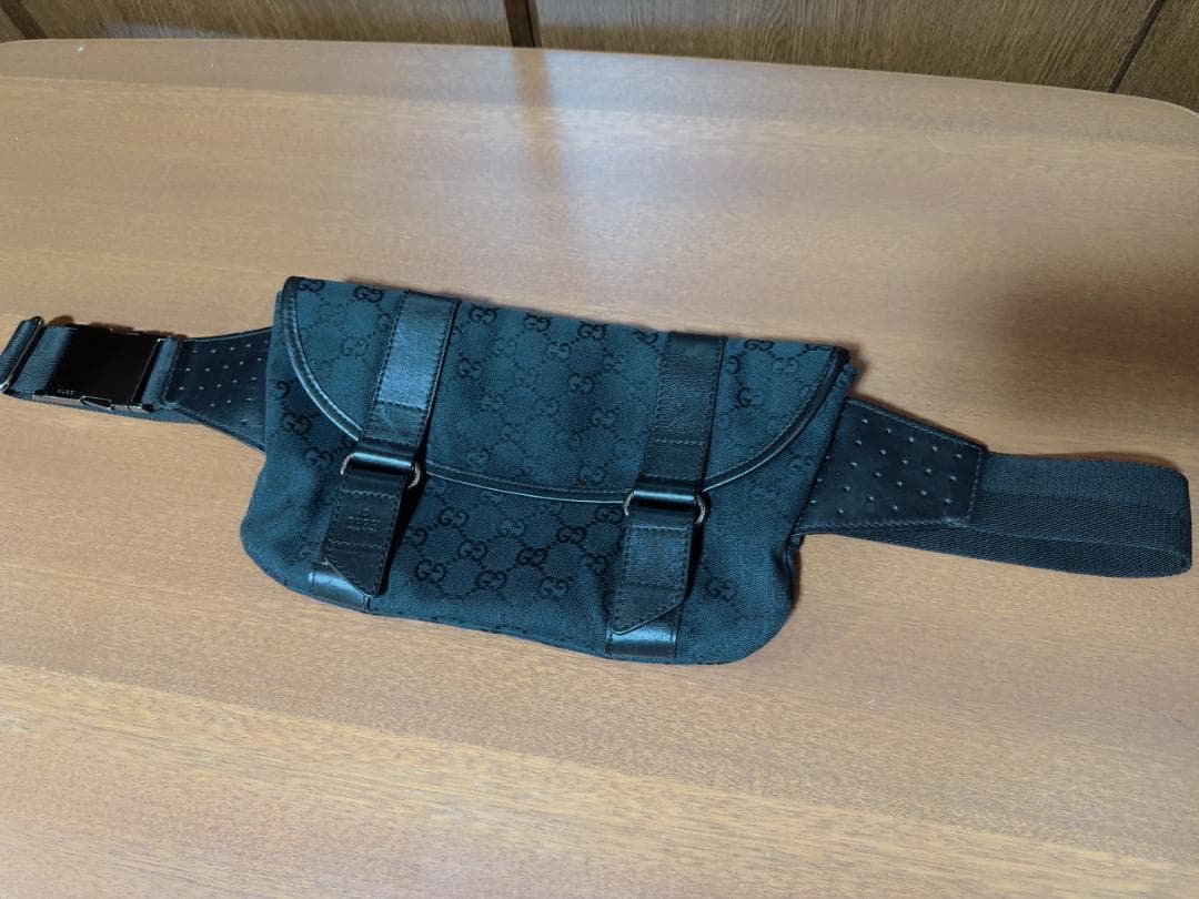 GUCCI ボディバッグ ブラック GGキャンバス