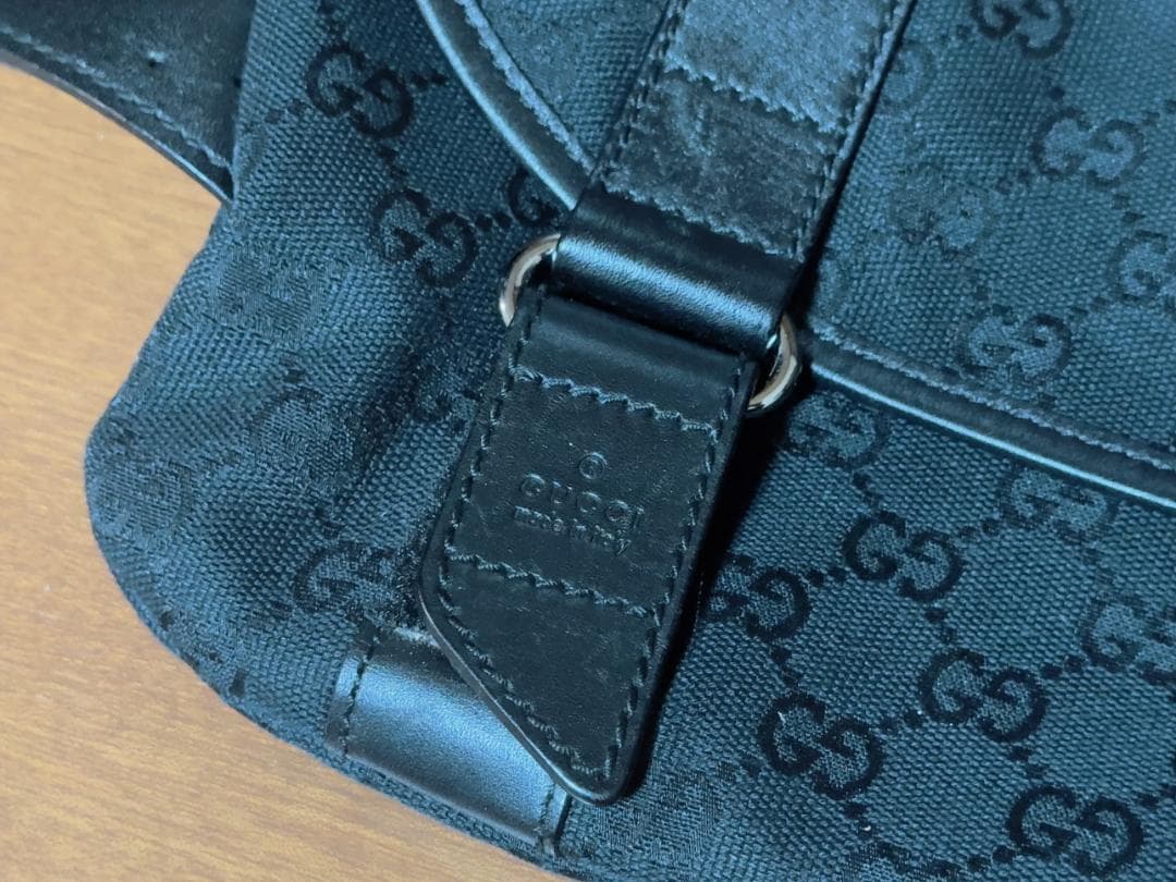 GUCCI ボディバッグ ブラック GGキャンバス