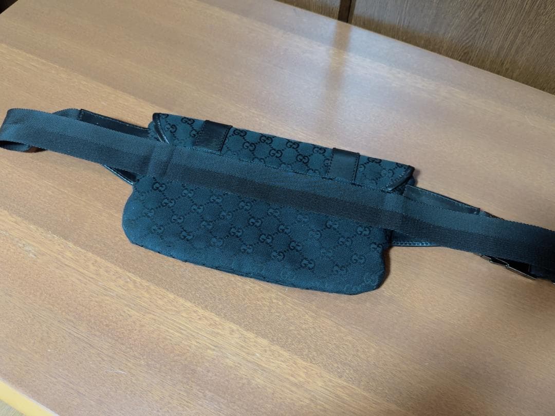 GUCCI ボディバッグ ブラック GGキャンバス