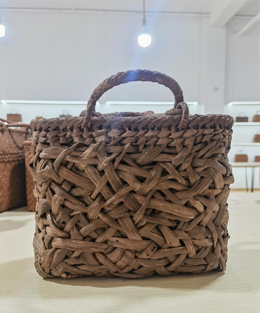 山葡萄 かごバッグ 職人の手作り 乱れ編み 籠 手提げ 内布あり B