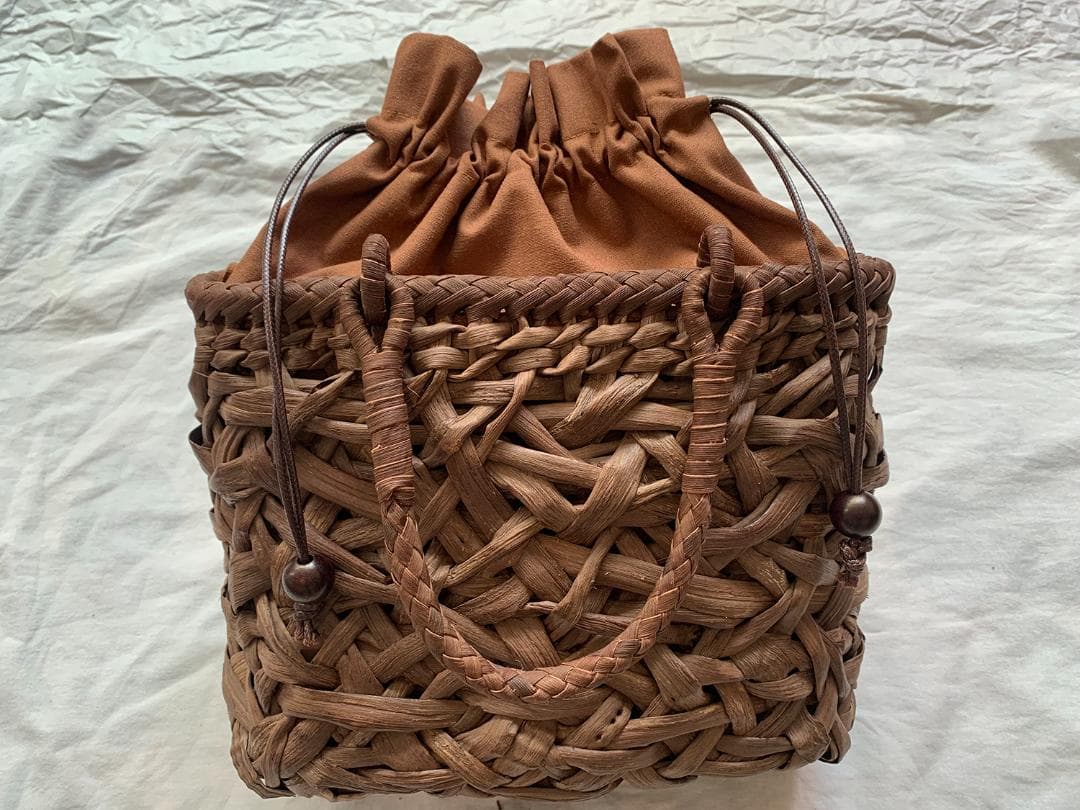 山葡萄 かごバッグ 職人の手作り 乱れ編み 籠 手提げ 内布あり B