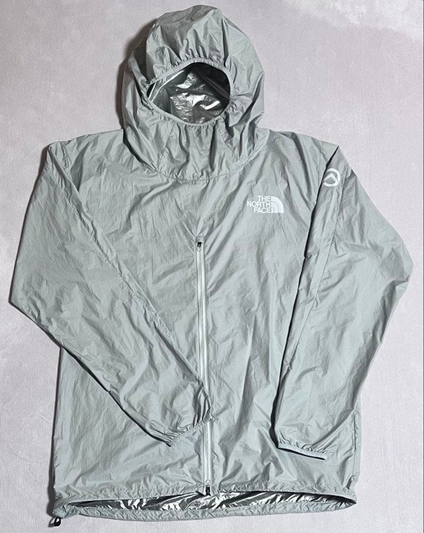 ノースフェイス　トレイルエマージェンシーフーディ　チタンスパッタリング加工で暖か