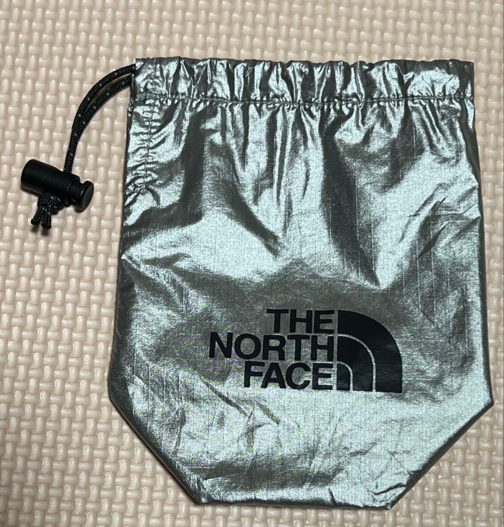 ノースフェイス　トレイルエマージェンシーフーディ　チタンスパッタリング加工で暖か