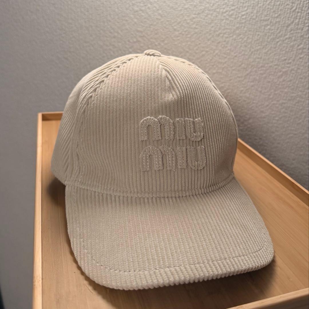 希少美品 miu miuコーデュロイキャップ アイボリー