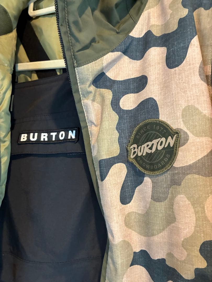美品！Burton 迷彩柄 ジャケットと黒色ビブパンツセット