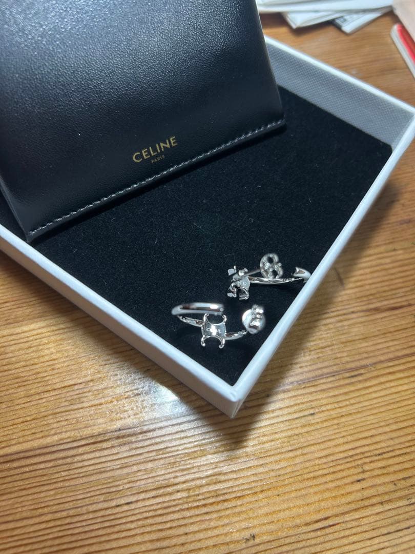 極美品　CELINE セリーヌ ピアス トリオンフ