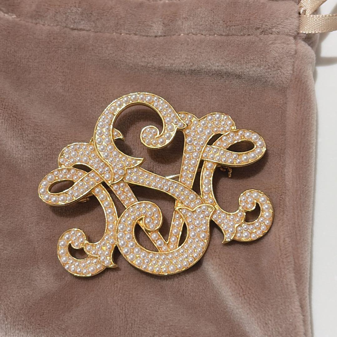 セブンテン パール ロゴブローチ