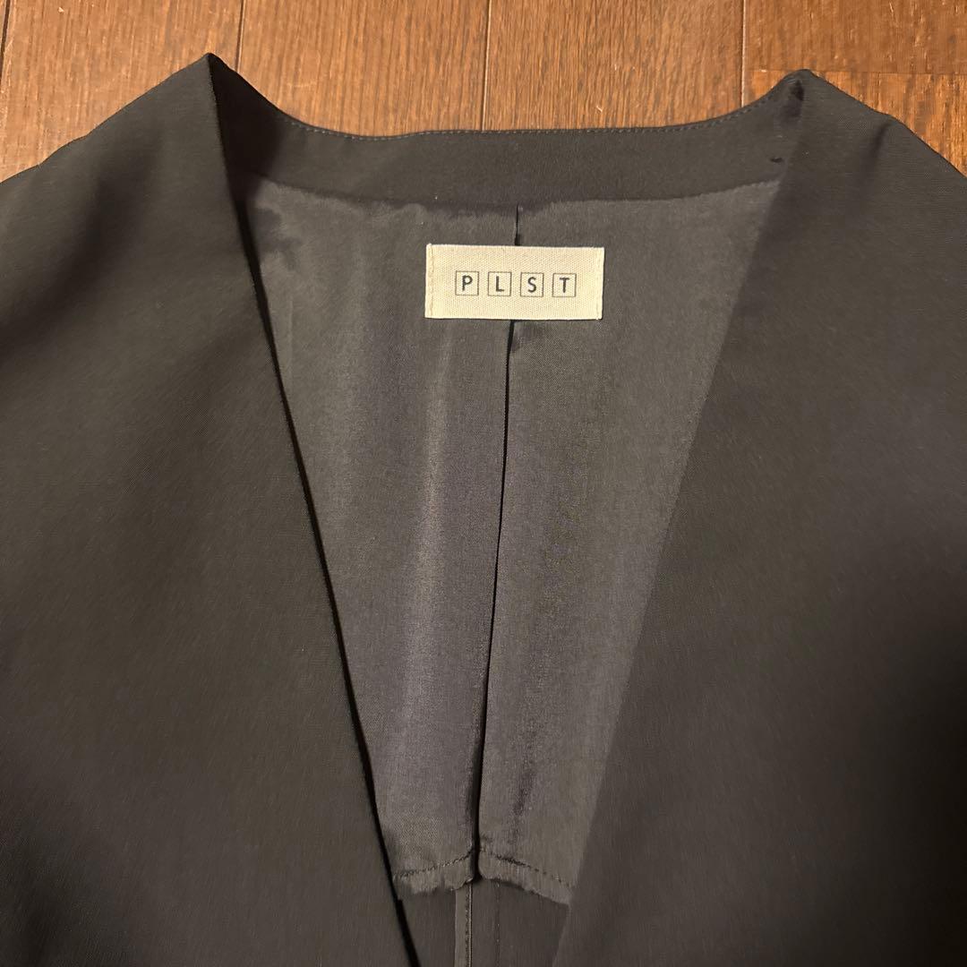 プラステ　ノーカラージャケット　パンツスーツ