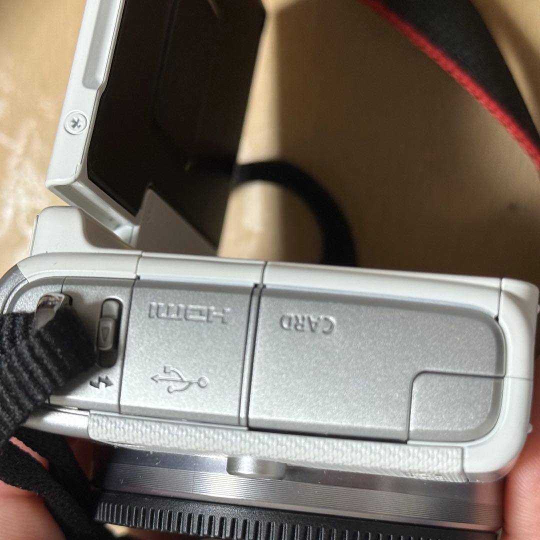 キャノン Canon EOS M100 ホワイト 本体 ミラーレス一眼