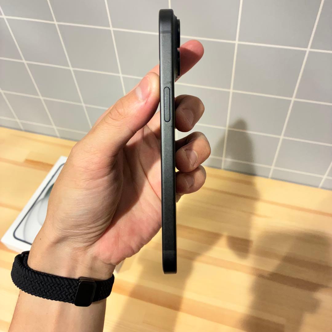 Apple iPhone 15 ブラック 128GB ディスプレイを公式にて交換